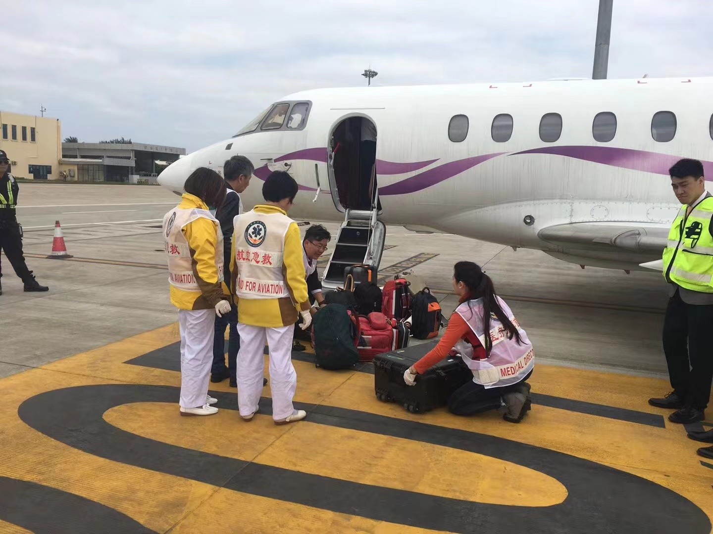 乌鲁木齐香港出入境救护车出租